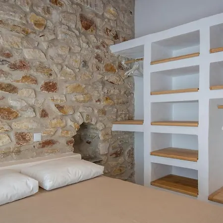 Cornelia * Aliki (Paros)