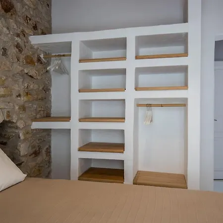 Cornelia * Aliki (Paros)