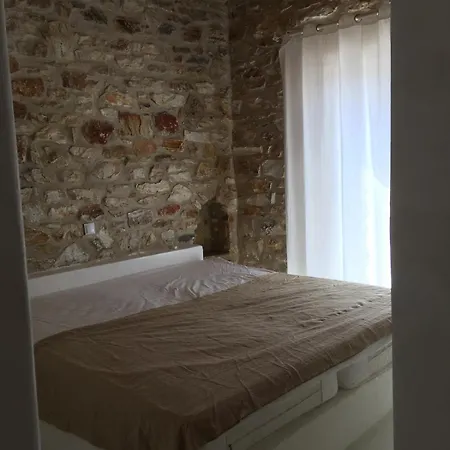 Cornelia Aliki (Paros)