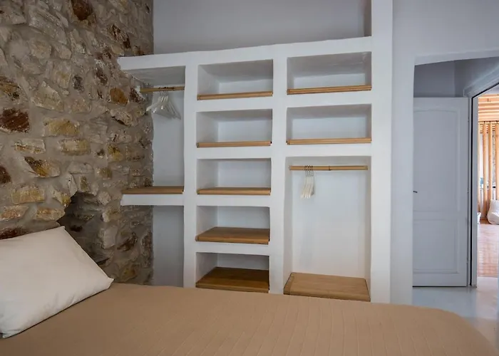 Cornelia * Aliki (Paros)