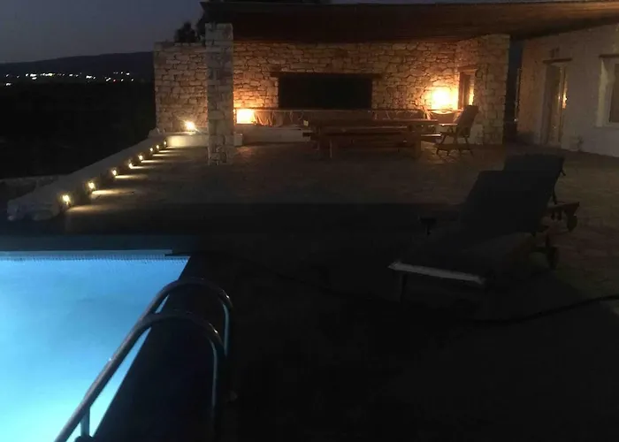 Cornelia Aliki (Paros)