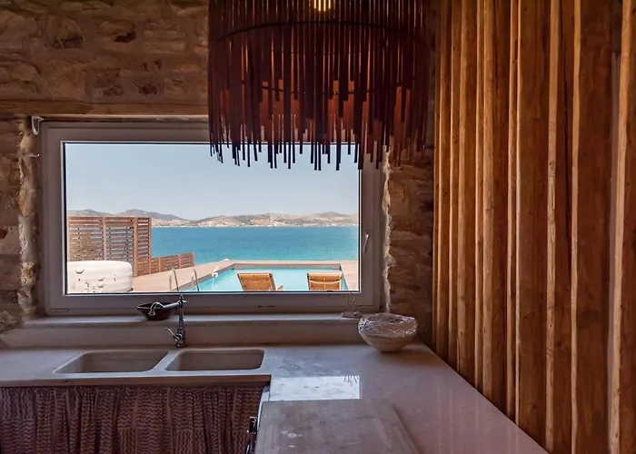 Cornelia Aliki (Paros)