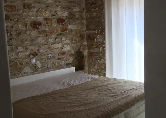 Cornelia Aliki (Paros)